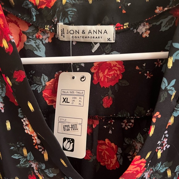Jon & Anna Contemporary top. Blouse with flower print - Picture 5 of 5